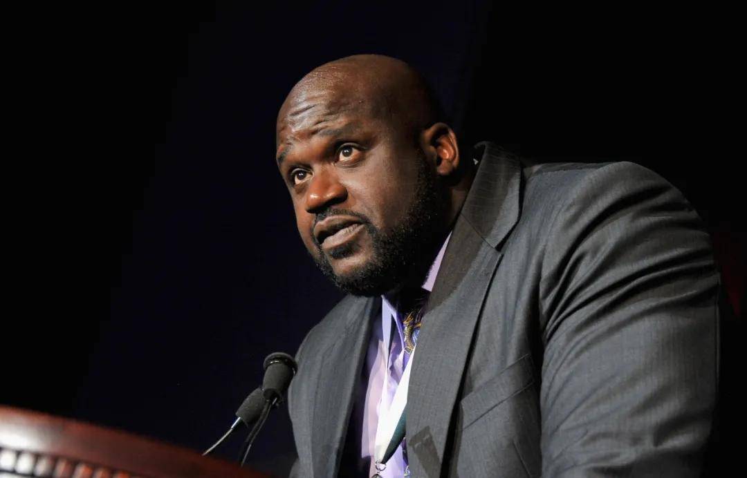 投疯了！鲍尔三分再中打停老鹰&一节半16记三分 分差24分（三分狂潮！鲍尔再中迫停老鹰，1节半轰进16记三分领先24分）