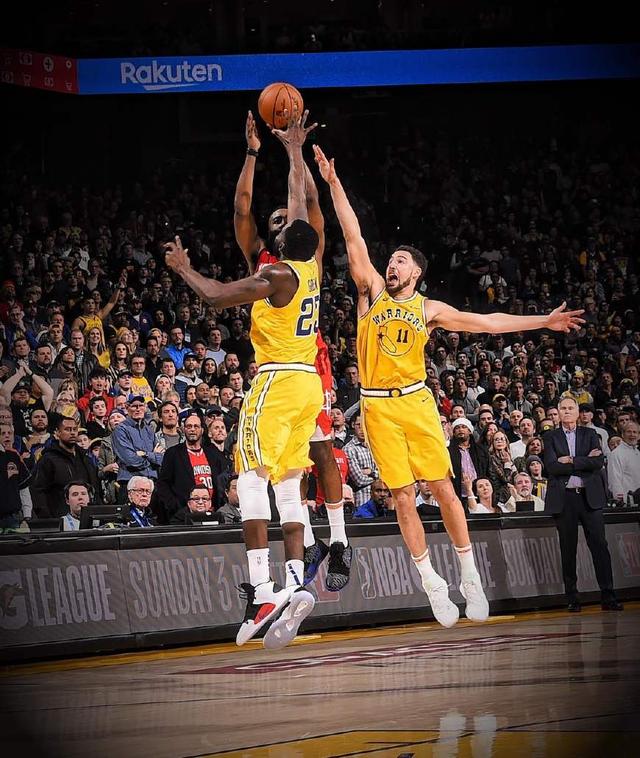 冲击7连胜！尼克斯背靠背迎战76人 唐斯&哈特复出（尼克斯背靠背战76人，冲击七连胜，唐斯与哈特回归）