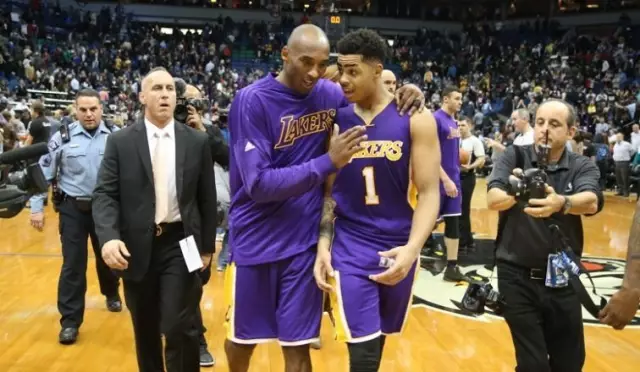 体坛联播｜曼联战平西汉姆5轮仅1胜，米兰意大利杯遭淘汰（体坛速递｜曼联近5轮仅1胜战平西汉姆，米兰意杯出局）