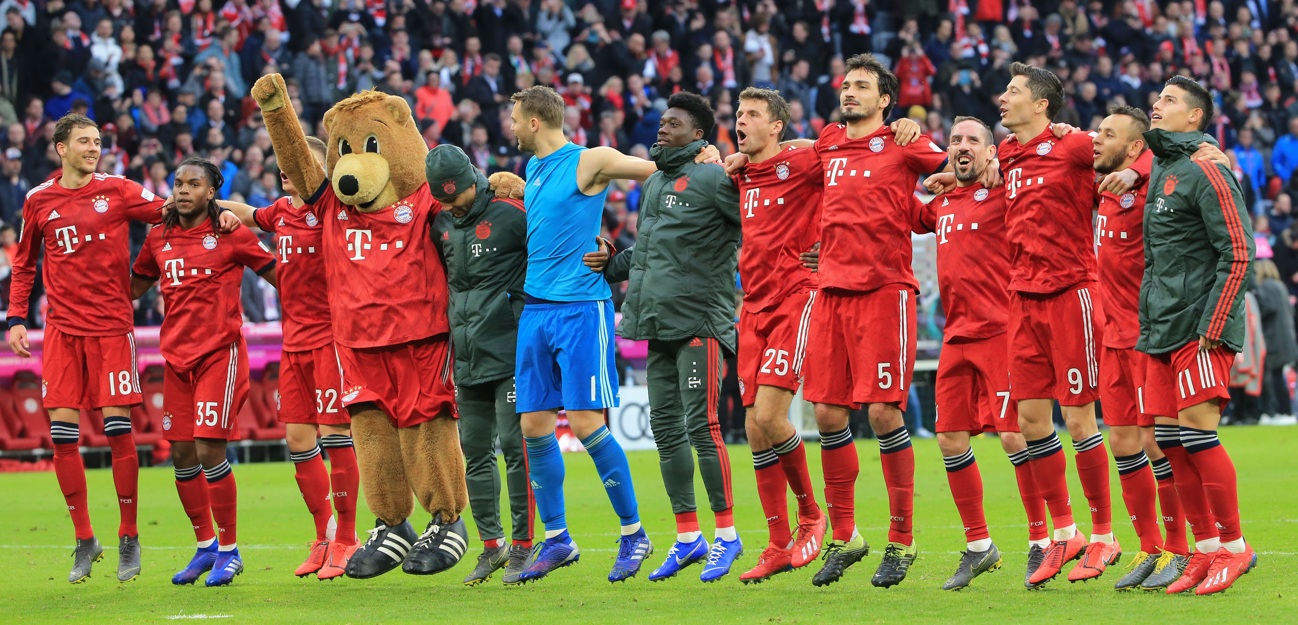 欧文突破防守造成杀伤，制造罚球（欧文强突撕裂防线，造犯规获罚球）