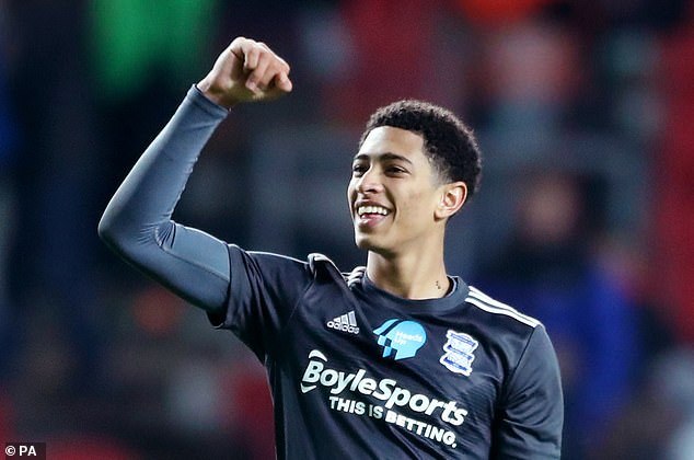 科贝电台：专家会诊由亚马尔团队要求，巴萨仍排除手术治疗（科贝电台：亚马尔团队促成专家会诊，巴萨仍不考虑手术）