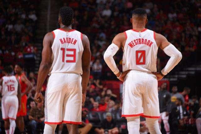 新卡牌大师？皇马本场主裁金特罗本赛季9场西甲出示8红42黄（皇马本场主裁金特罗本季西甲9战出8红42黄，堪称发牌机器）