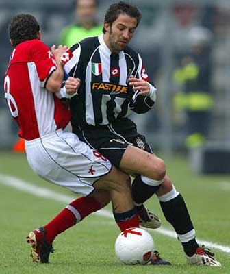 队报：土耳其11名球员涉假球赌球被捕，9人被指向本队比赛下注（队报：土耳其11名球员因涉假球与赌球被捕，9人疑在本队比赛下注）