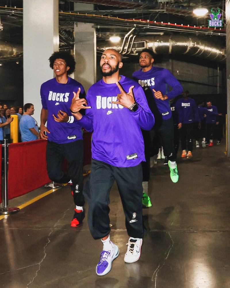 NBA官方更新社媒预热NBA杯决赛并配文：争冠日！（NBA官方社媒预热NBA杯决赛：争冠之日已至！）