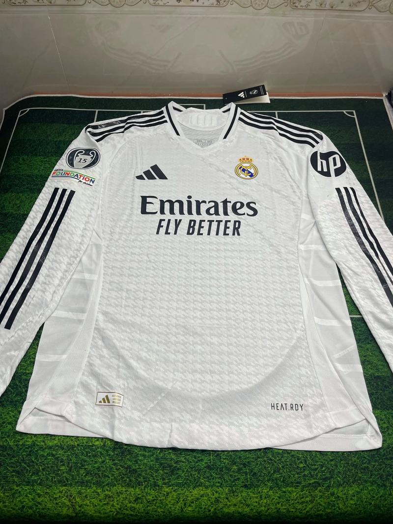 雷霆与马刺对决：三分球差距决定胜负的关键（雷霆与马刺交锋：三分火力悬殊成胜负手）