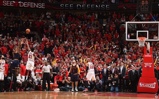 同曦队遭遇挑战，林庭谦展现关键三分球能力（同曦队遭遇考验，林庭谦关键三分彰显实力）