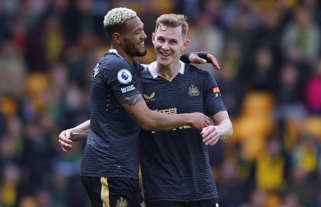 澳超半场：双方后防线均表现出色，惠灵顿凤凰暂0-0喷气机（澳超半场：双方防线稳固，惠灵顿凤凰与喷气机暂0-0）