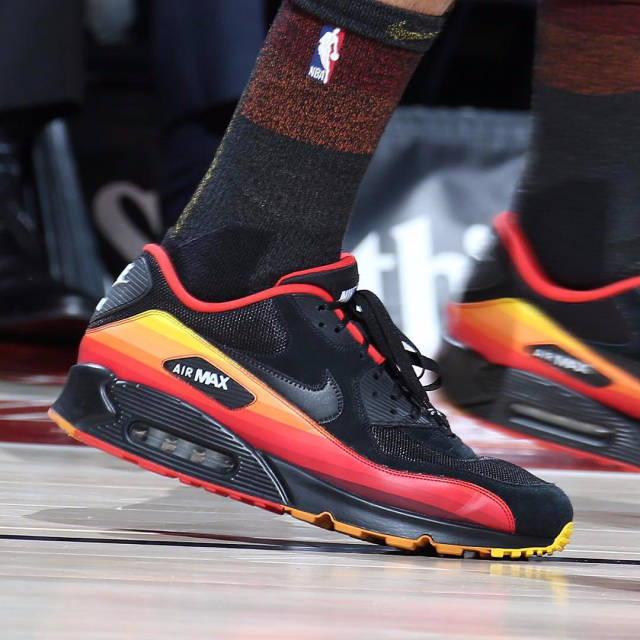 早报：里程碑献大礼，要多酷有多酷！（早报：里程碑豪礼加码，酷炫满格！）