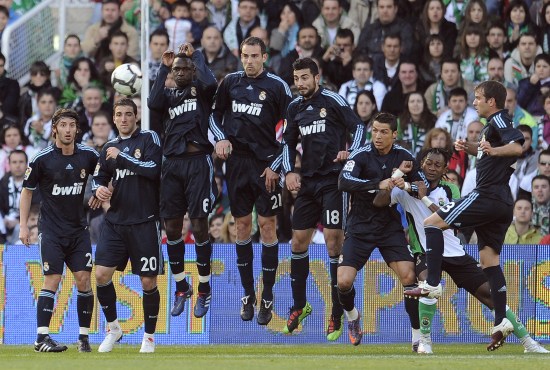 篮球NBA球队球员赛季表现分析（NBA赛季球队与球员表现解析）