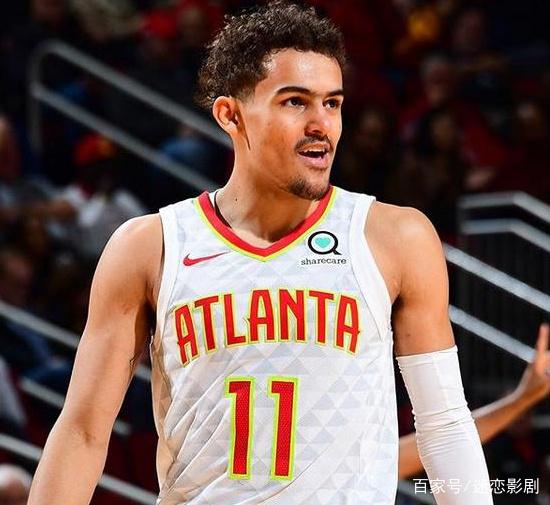 某队因违规遭重罚，官方回应惹争议（某队违规被重罚，官方回应引发争议）