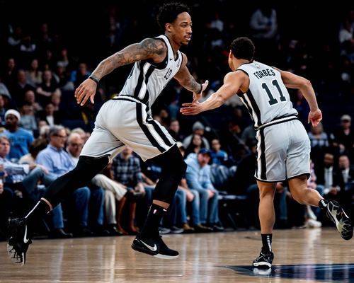 美记：马刺成为墨菲潜在下家，他适配文班且符合球队侧翼需求（美媒称马刺或成墨菲下家：与文班契合，能补强侧翼）