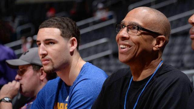 传记作者：莱万年少时常因身材自卑；他与渣叔的关系起初不好（传记作者称：莱万少年常为身材自卑，初期与克洛普关系紧张）